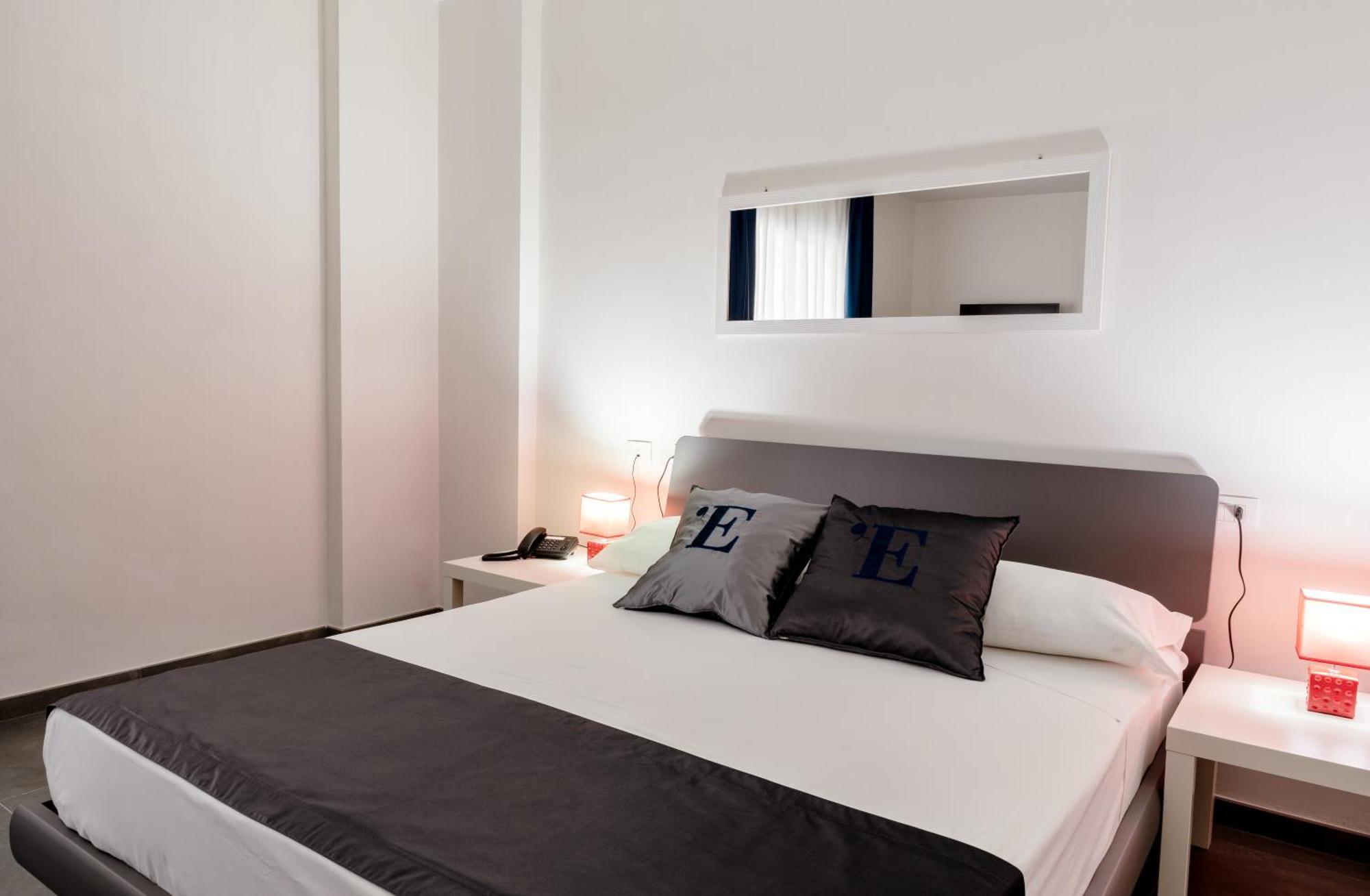Small Double Room,1074703243:JPEG